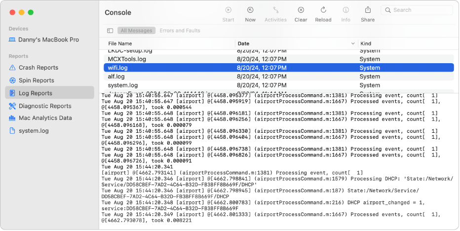 Systemmeddelanden-fönstret med en markerad wifi.log-rapport och detaljer nedanför.