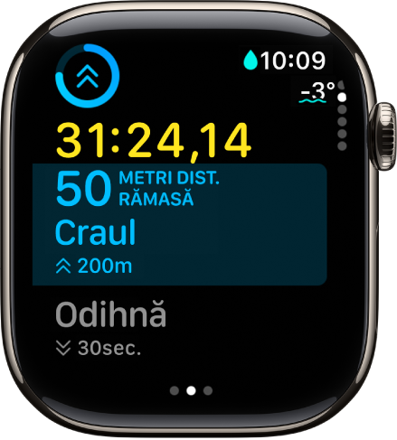 Un exercițiu de înot în bazin în desfășurare afișând timpul scurs din exercițiu, distanța într‑un interval temporizat și următorul interval temporizat.