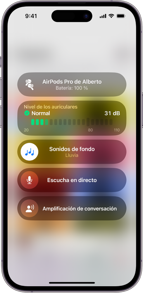 La pantalla de los audífonos en el centro de control. De arriba abajo, incluye “Nivel de los auriculares” en decibelios, “Sonidos de fondo”, “Escucha en directo” y “Amplificación de conversación”.