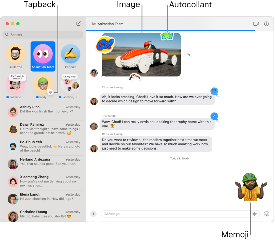 La fenêtre Messages avec plusieurs conversations dans la barre latérale de gauche, ainsi qu’une transcription ouverte sur la droite. Quelques éléments sont mis en évidence dans la transcription : un Tapback au-dessus d’une conversation épinglée à gauche, une image et un Memoji à droite et un autocollant animé dans le coin inférieur droit. Cliquez sur le bouton Apps en bas de la fenêtre pour ajouter des photos, des vidéos, des #images, des autocollants et des effets de messages.