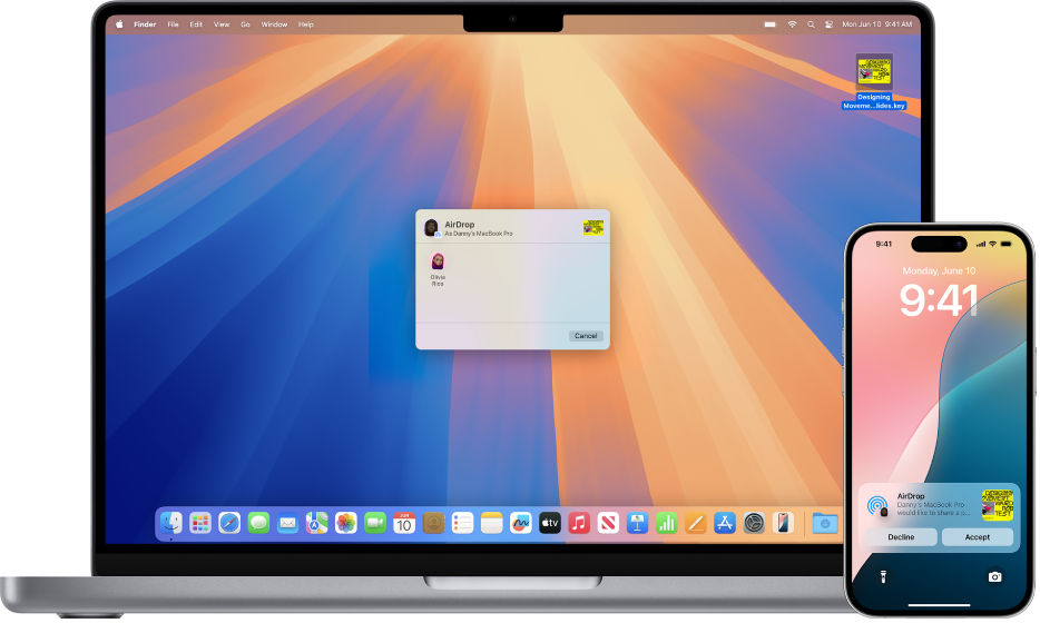 Hay un Mac junto a un iPhone. El cuadro de diálogo de AirDrop se abre en el escritorio del Mac, lista para compartir un documento con el iPhone y otro MacBook Pro (no se muestra en la imagen). Pantalla de bloqueo del iPhone que muestra una notificación acerca de un documento recibido.