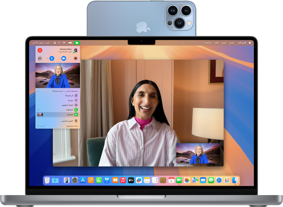 جهاز MacBook Pro يستخدم iPhone ككاميرا ويب ويعرض محادثة فيس تايم.