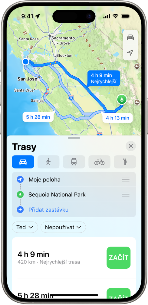 iPhone zobrazuje mapu s několika možnostmi trasy jízdy do stejné destinace. U každé trasy je uveden odhadovaný čas a vzdálenost a tlačítko Go pro spuštění navigačních pokynů. Barevné kódování na každé trase označuje dopravní podmínky.
