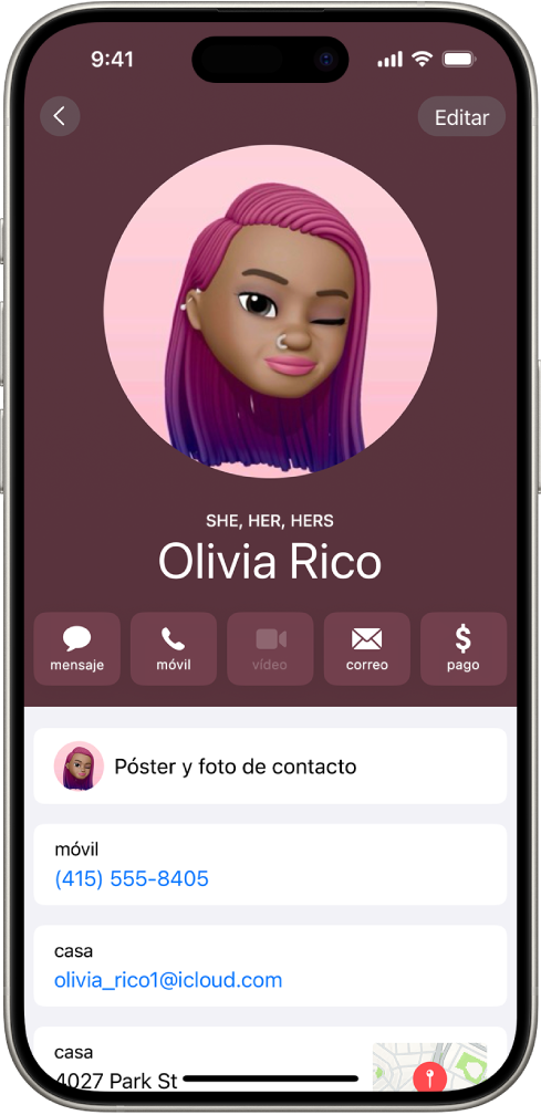 El contacto Cecilia Ruiz con el pronombre Ella debajo de la foto de contacto. Debajo de su nombre hay botones para enviar un mensaje, hacer una llamada, enviar un correo y usar Apple Pay. En la parte inferior de la pantalla están el número de teléfono y la dirección de correo electrónico del contacto.