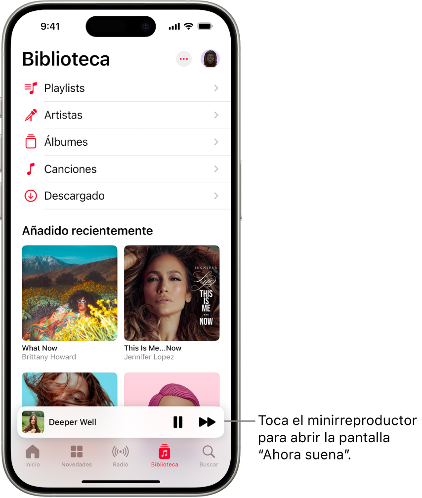 Pantalla Biblioteca con el minirreproductor cerca de la parte interior. El minirreproductor muestra el título de la canción que se está reproduciendo. Los botones Pausa y “Pista siguiente” están a la derecha del título de la canción. Toca el minirreproductor para abrir la pantalla “Ahora suena”.