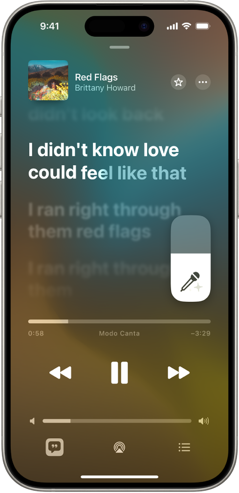 La pantalla “Ahora suena” con el regulador del modo Canta de Apple Music a la derecha de la letra. La letra en reproducción aparece resaltada.