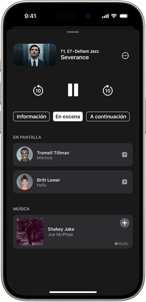 La pantalla “En escena” de la app Apple TV que muestra los actores y la música que suena en la serie anterior.