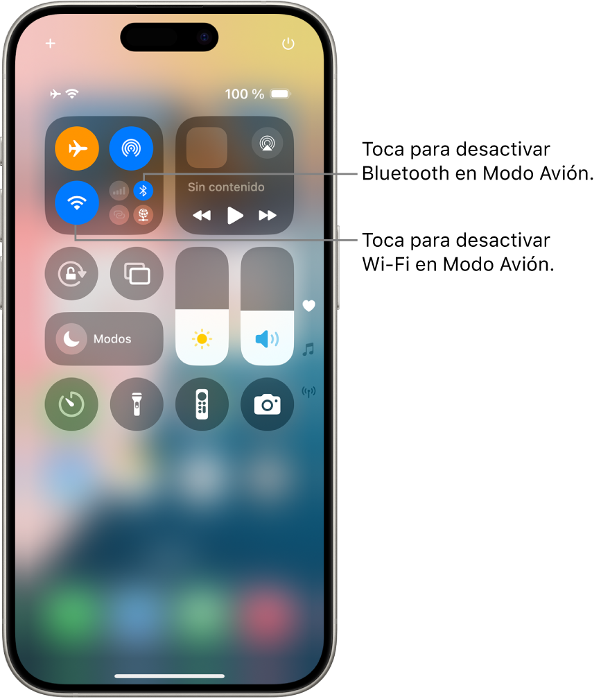 Centro de control del iPhone. En el grupo de controles situado arriba a la izquierda están el botón del modo Avión (arriba a la izquierda), el botón de Wi-Fi (abajo a la izquierda) y el botón de Bluetooth (abajo a la derecha). El modo Avión y las conexiones Wi-Fi y Bluetooth están activadas. Toca el botón Bluetooth para desactivar Bluetooth en el modo Avión. Toca el botón Wi-Fi para desactivar la conexión Wi‑Fi en el modo Avión.