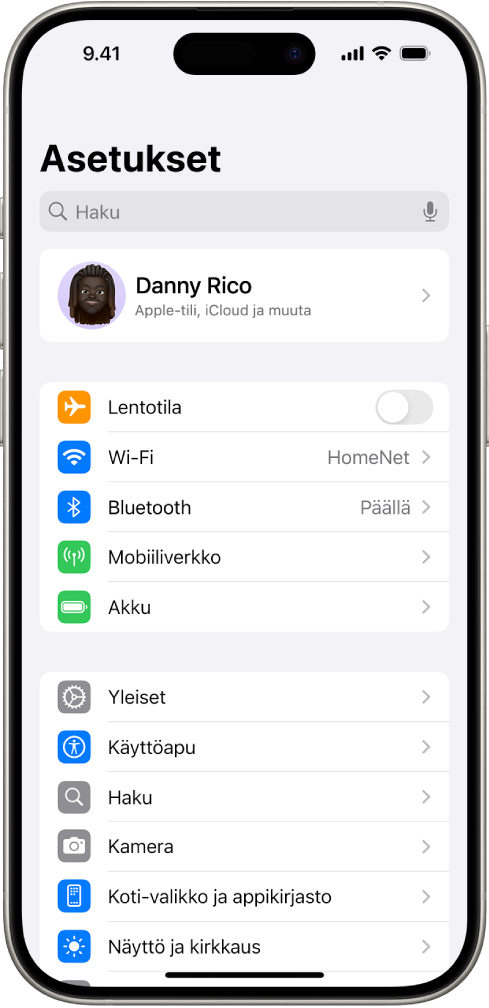 Asetukset-näytössä näkyy, että iPhone on yhdistetty Wi-Fi-verkkoon nimeltä HomeNet.