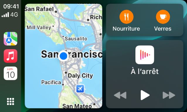 Un tableau de bord CarPlay affichant Plans, Musique et Messages dans la barre latérale. Sur la droite se trouvent un plan d’Apple Park, une fenêtre de navigation et une fenêtre « À l’écoute ».
