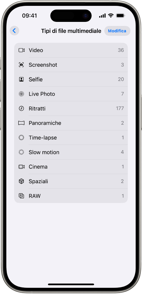 Nell’app Foto, la raccolta “Tipi di file multimediali” è aperta e mostra un elenco di raccolte di foto.