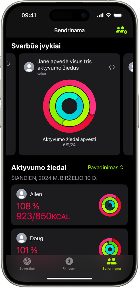 „Fitness“ bendrinimo ekrane matosi veiklos akcentai ir aktyvumo žiedai, kuriuos asmuo bendrina su draugais.