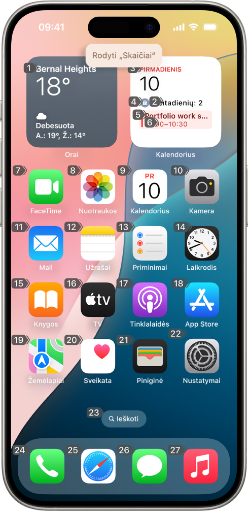„iPhone“ įrenginyje prie kiekvieno pradžios ekrano elemento rodomi skaičiai. Ekrano viršuje rodoma „Valdymo balsu“ komanda „Rodyti skaičius“.