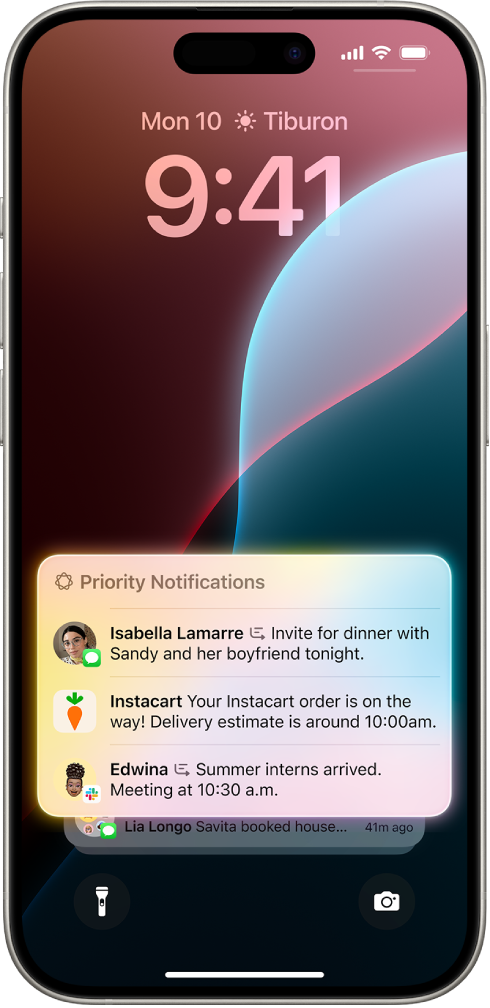 iPhone ਜਿਸ ਦੀ ਲੌਕ ਸਕਰੀਨ ਦਿਖਾਈ ਦੇ ਰਹੀ ਹੈ। ਸਕਰੀਨ ਦੇ ਹੇਠਲੇ ਪਾਸੇ, ਸੂਚਨਾ ਸਟੈਕ ਦੇ ਸਿਖਰ ’ਤੇ ਸਮਾਂ-ਸੰਵੇਦਨਸ਼ੀਲ ਸੂਚਨਾਵਾਂ ਦਿਖਾਈਆਂ ਗਈਆਂ ਹਨ।