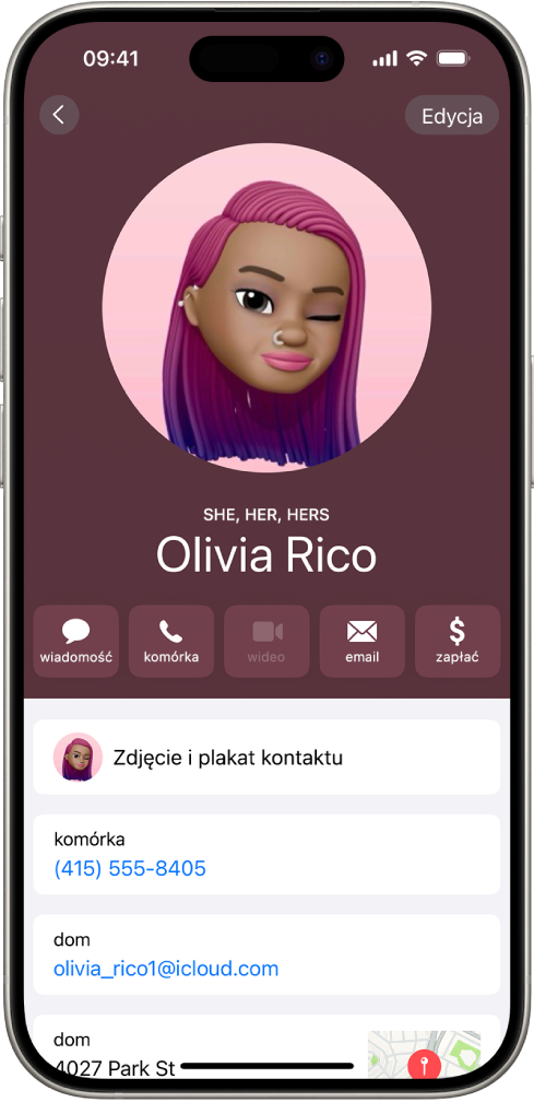 Zdjęcie kontaktu Oliwia Ryszka, poniżej widoczne są zaimki ona, jej. Poniżej znajdują się przyciski umożliwiające wysłanie wiadomości, nawiązanie połączenia, wysłanie wiadomości email oraz użycie Apple Pay. Na dole ekranu znajduje się numer telefonu kontaktu oraz adres email.