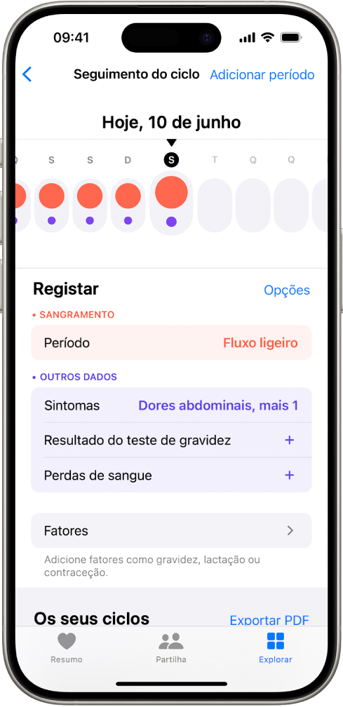 O ecrã de Seguimento do ciclo com o cronograma de uma semana na parte superior do ecrã. Círculos vermelhos sólidos e pontos roxos marcam os primeiros 5 dias no cronograma. Por baixo do cronograma encontram-se opções para adicionar informação sobre períodos, sintomas, etc.