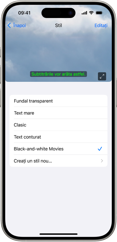 Un iPhone afișând un exemplu de subtitrări cu un stil personalizat.