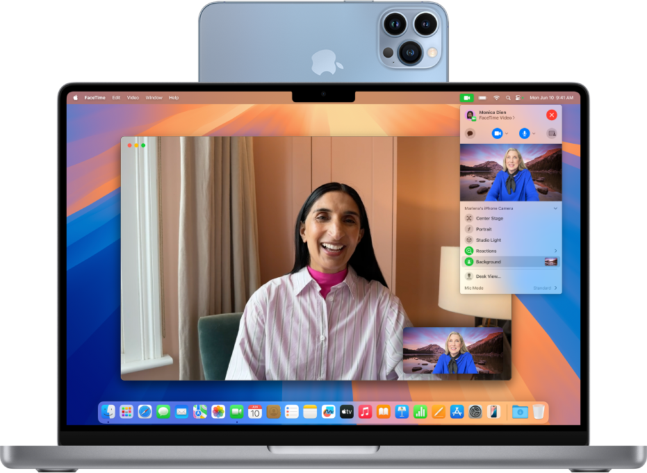 MacBook Pro користи iPhone као веб-камеру и приказује FaceTime разговор.