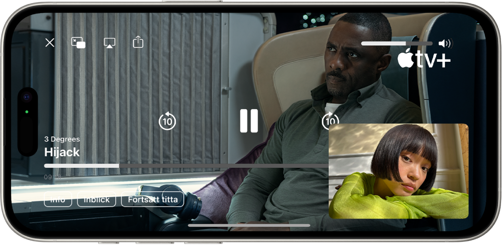 Ett FaceTime-samtal med en SharePlay-session som innehåller delat videoinnehåll från Apple TV+. Personen som delar innehållet visas i det lilla fönstret, videon täcker resten av skärmen och uppspelningsreglagen visas på videon.