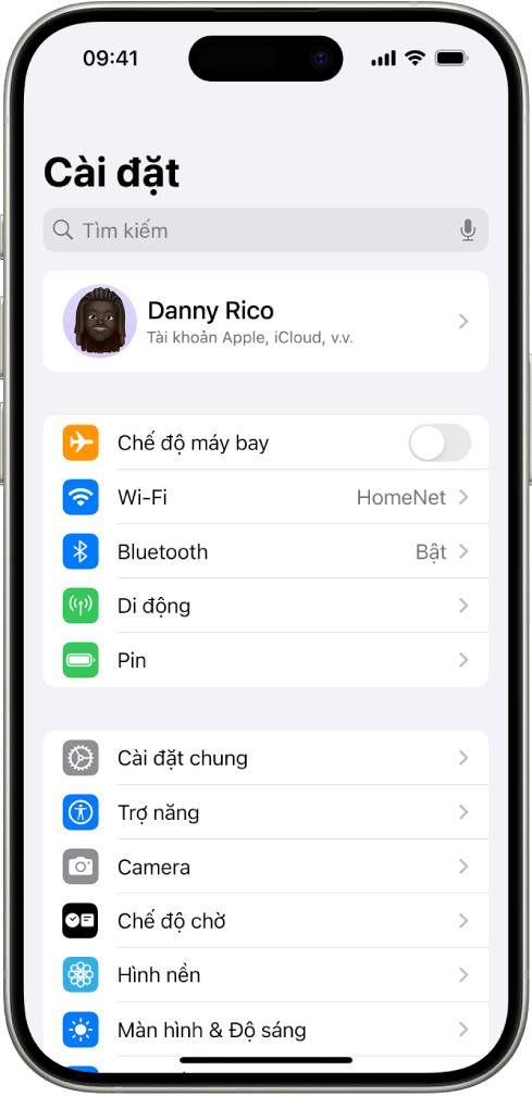 Màn hình Cài đặt hiển thị iPhone đang kết nối với một mạng Wi-Fi có tên HomeNet.